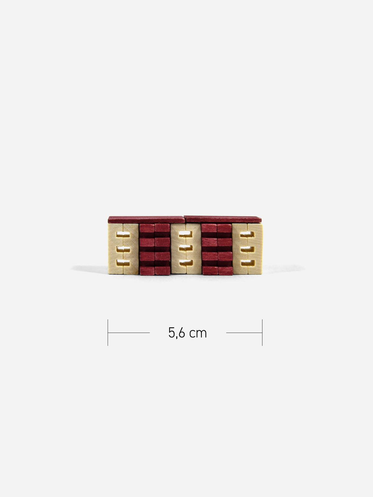 Miniatur DDR-Plattenbau WBS 70 aus Holz, Breite 5,6 cm