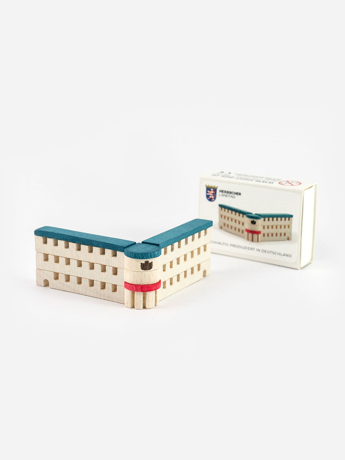 Hessischer Landtag im Stadtschloss Wiesbaden als Holzbausatz mit blaugrünem Dach neben der Schachtel