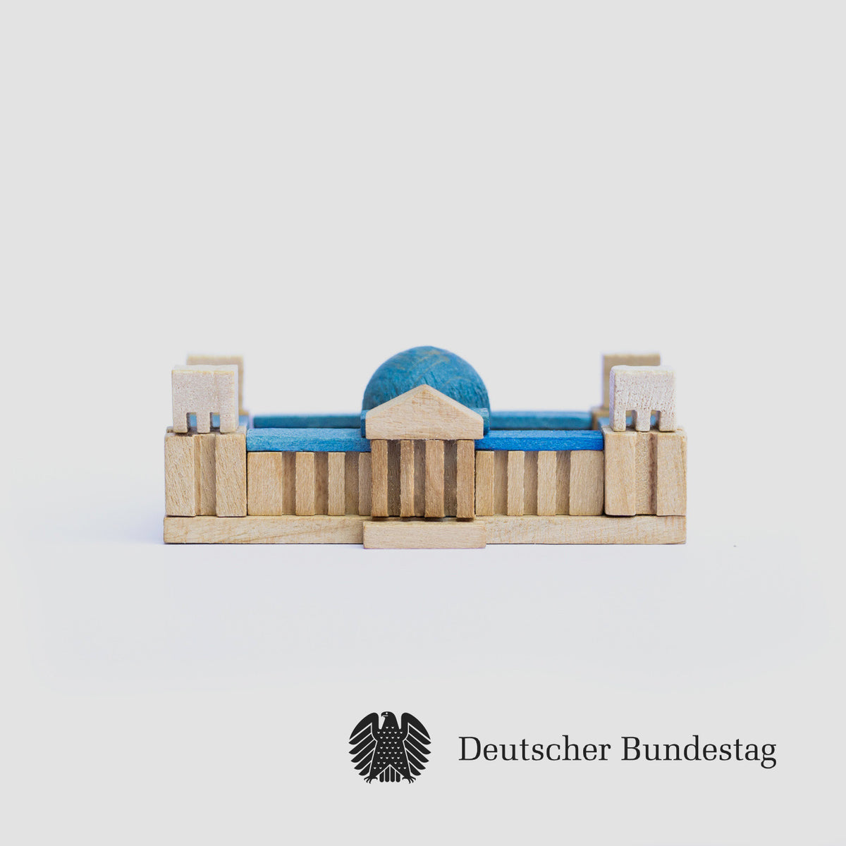 Holzbausatz Bundestag im Reichstagsgebäude in Berlin in der Streichholzschachtel